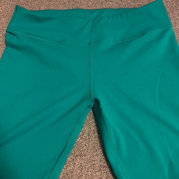 Fabletics crop leggings - Picture 3 of 3